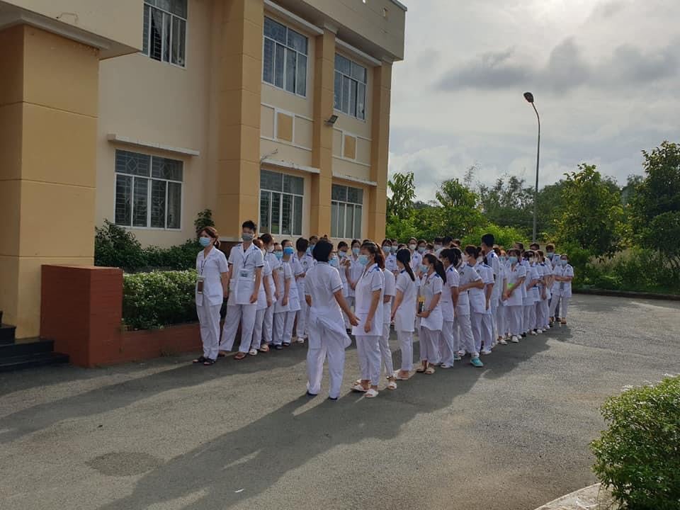 Đoàn cán bộ , giảng viên, sinh viên trường đại học điều dưỡng Nam Định vào hỗ trợ Tỉnh Đồng nai