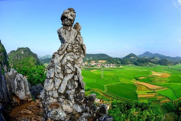 Chiêm ngưỡng cảnh đẹp núi Tô Thị Lạng Sơn trong những áng văn thơ hùng tráng