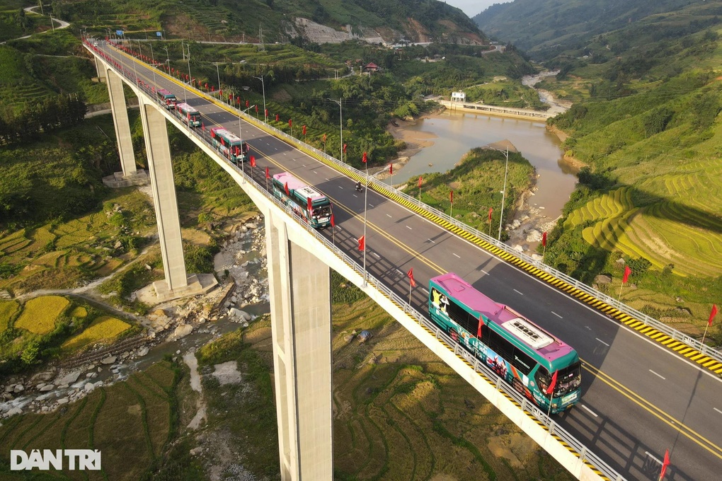 Thông xe nối cầu cạn cao nhất Việt Nam với cao tốc Nội Bài - Lào Cai
